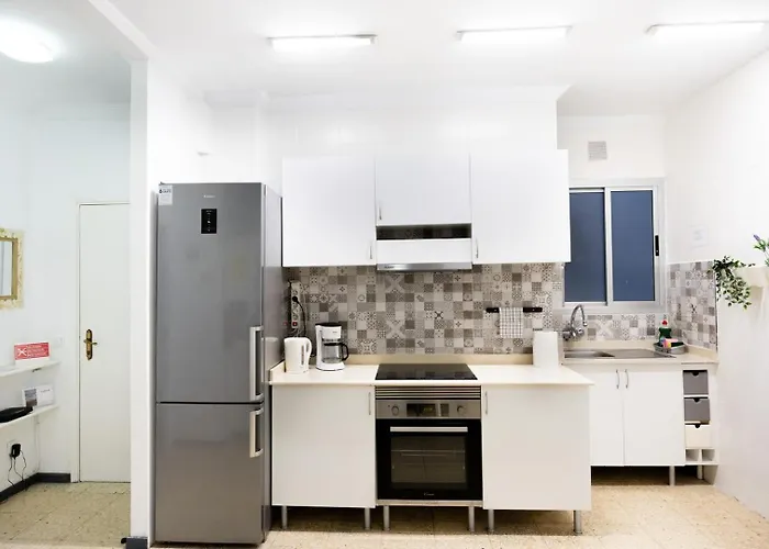 Nestor De La Torre I *